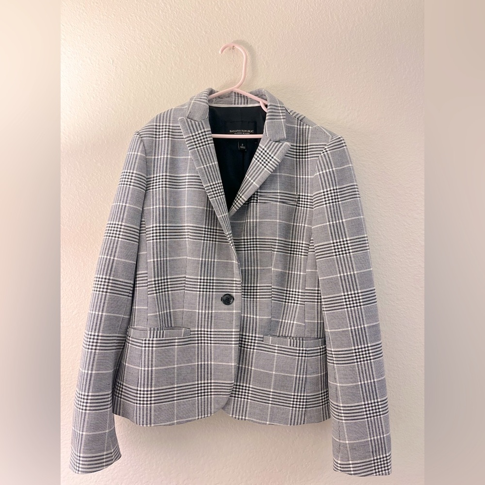 Woman’s Banana Republic blazer size 2